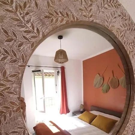 Le Petit Ecusson A La Cathedrale Apartament Nîmes