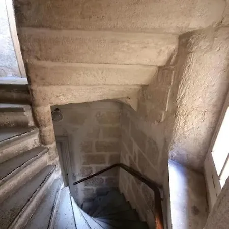 Le Petit Ecusson A La Cathedrale * Nimes