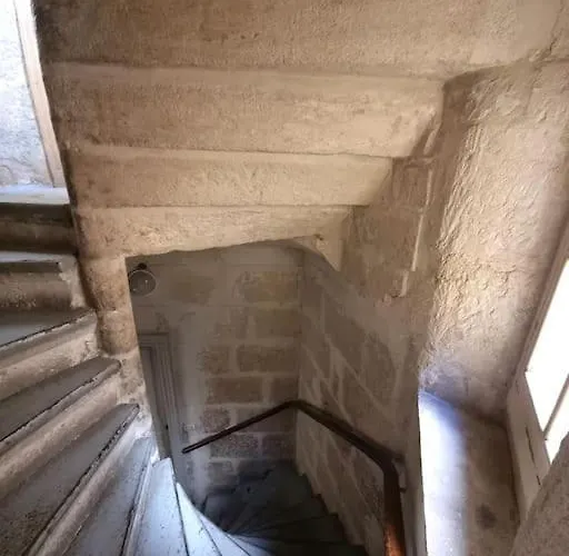 Le Petit Ecusson A La Cathedrale * Nimes