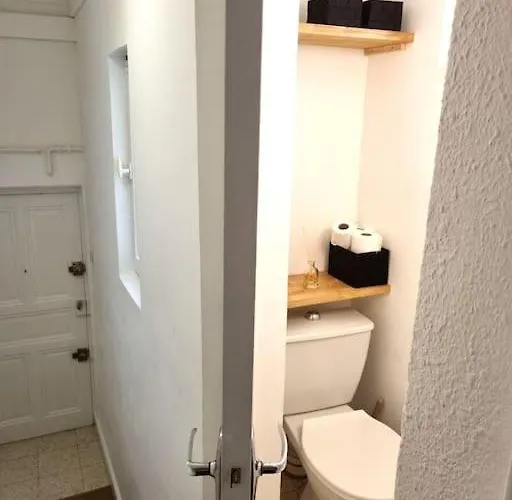 Le Petit Ecusson A La Cathedrale *