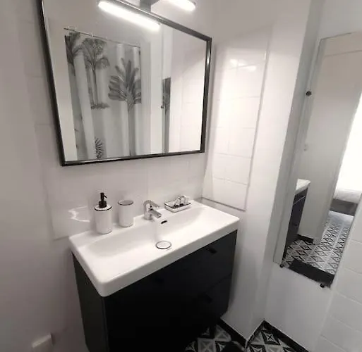 Apartment Le Petit Ecusson A La Cathedrale Nimes