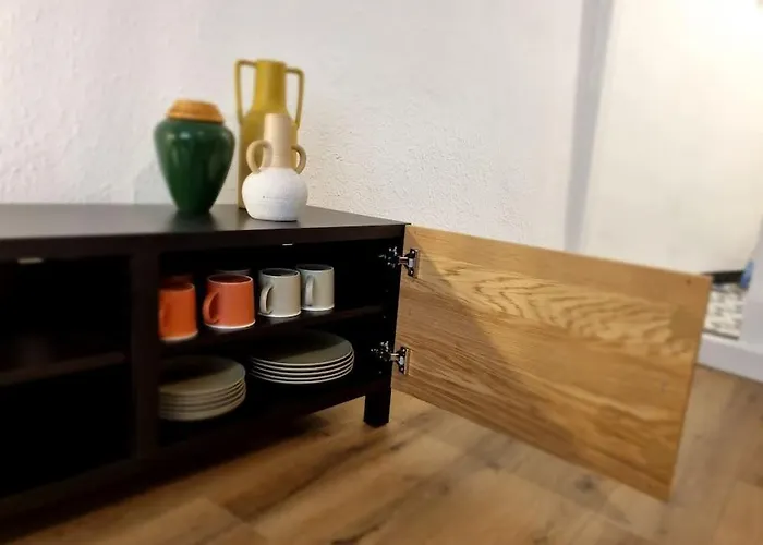 Le Petit Ecusson A La Cathedrale Nimes