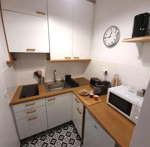 Le Petit Ecusson A La Cathedrale * Nimes